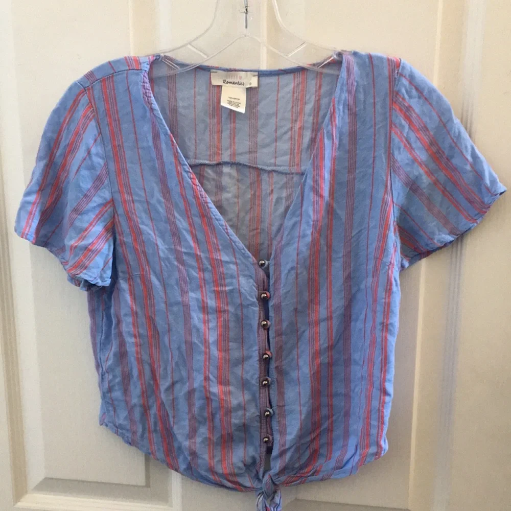 FINAL MARKDOWN Juniors’ Urban Romantics Tie-Front Top (S)